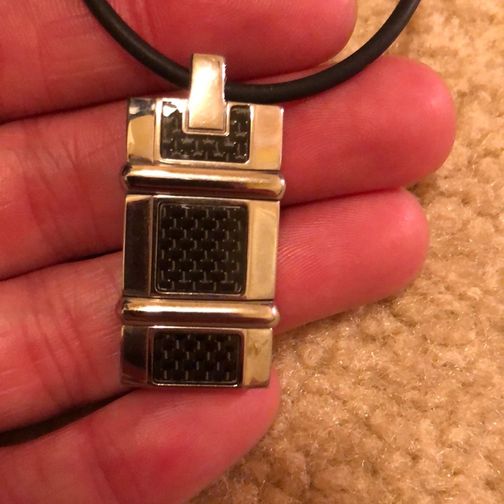 Lotus brand men’s necklace. Rubber and tungsten